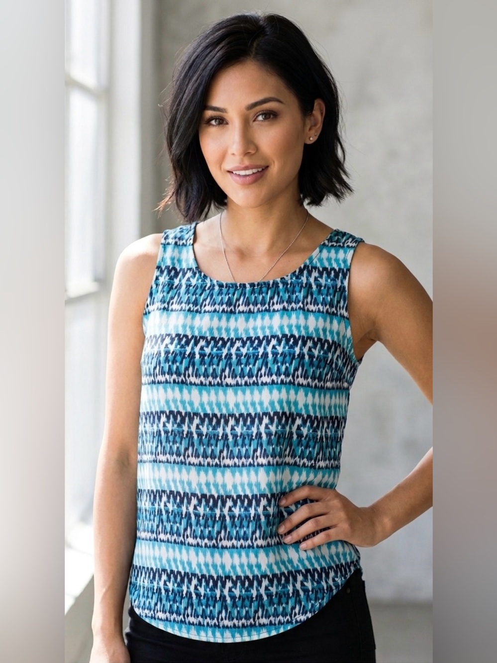 Olive & Oak Sleeveless Top Blue Patterned Back Quarter Zip Size Medium